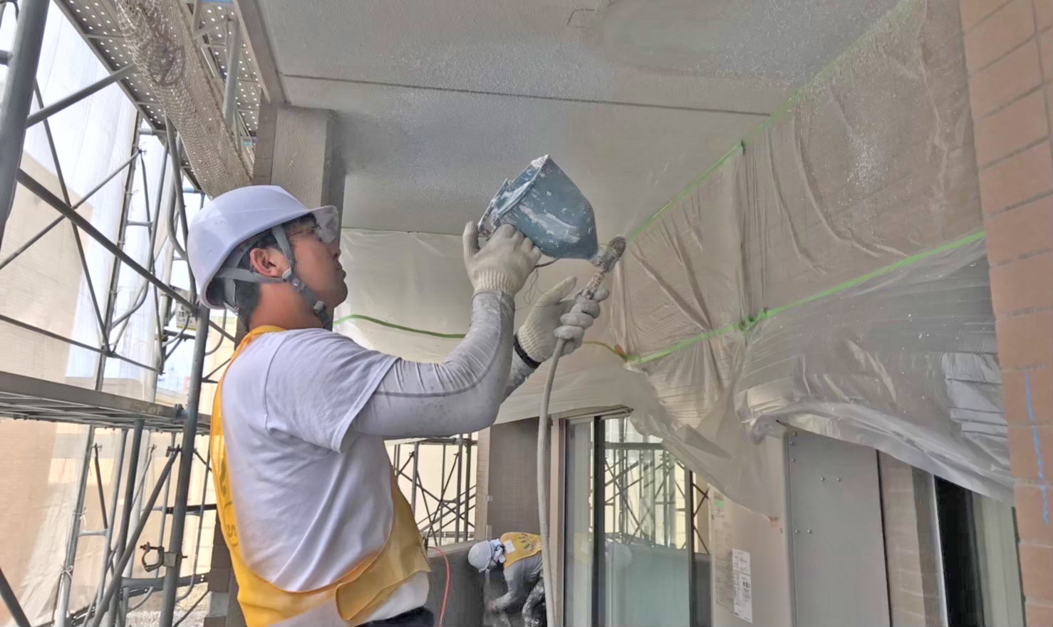 建美は、住宅塗装の専門会社です。